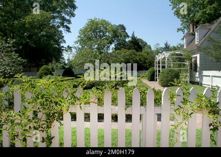 Garten in Colonial Williamsburg, Virginia, USA Stockfoto