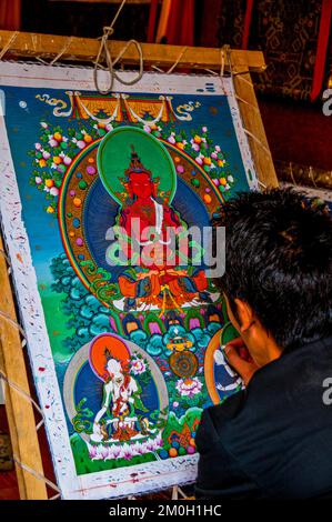 Maler, die Zeichnung eines Thanka, eine religiöse Malerei, Lhasa, Tibet, Asien Stockfoto