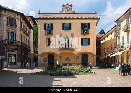 Baveno Stadt Italien, Blick auf das Rathausgebäude - die Comune di Baveno - in der malerischen Seestadt Baveno, Piemont, Italien Stockfoto