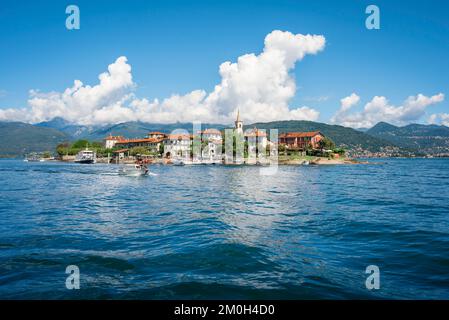 Isola Pescatori, im Sommer sehen Sie Isola dei Pescatori - oder Fischerinsel - eine der Borromeo-Inseln am Lago Maggiore, Piemont, Italien Stockfoto