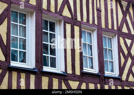 Wunderschöne Fassade des colombage House. Normandie, Frankreich Stockfoto