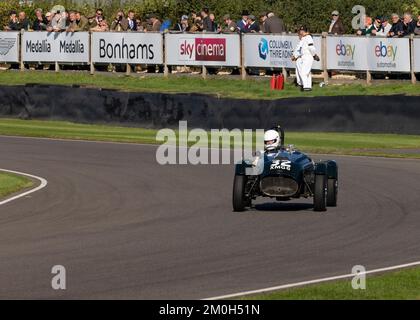 Ein Frazer Nash Le Mans Replica aus dem Jahr 1952 im Goodwood Revival aus dem Jahr 2022 Stockfoto