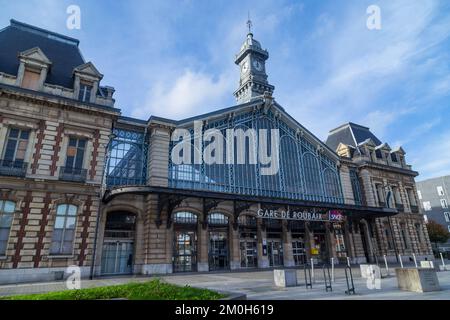 Roubaix, Frankreich: 10. November 2022: Haupteingang des Bahnhofs (Gare du Roubaix. Roubaix, Nord, Frankreich Stockfoto