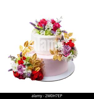 Zweistufige Hochzeitstorte auf weißem Hintergrund. Dekoriert mit Blumen, Rosen, Astern. Stockfoto