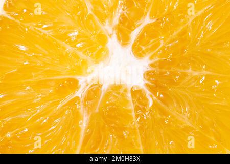 Orangefarbene Textur als Hintergrund. Nahaufnahme eines Orangenfleisches. Makrofoto. Stockfoto