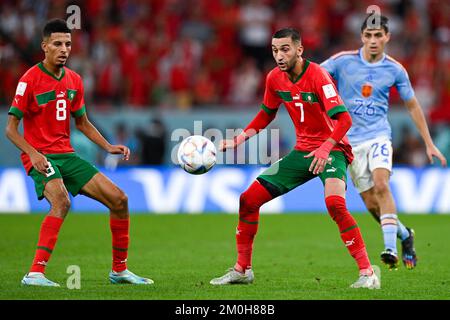 AL RAYYAN, KATAR - DEZEMBER 6: Marokkanischer Hakim Ziyech in Aktion während der Runde 16 - FIFA Weltmeisterschaft Katar 2022 zwischen Marokko und Spanien im Education City Stadium am 6. Dezember 2022 in Al Rayyan, Katar (Foto: Pablo Morano/BSR Agency) Stockfoto