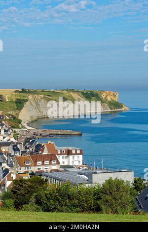 Frankreich, Calvados, Arromanches les Bains, historischer Ort der Landungen in der Normandie und die Klippen von Cap Manvieux Stockfoto