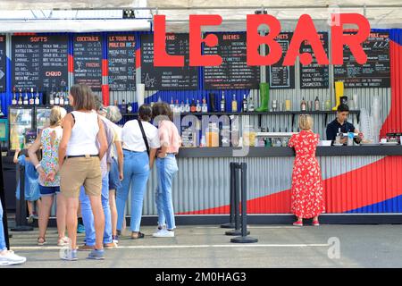 Frankreich, Loire Atlantique, Nantes, Insel Nantes, Kai der Antillen, Voyage to Nantes, Restaurant La Cantine du Voyage, Bar Stockfoto