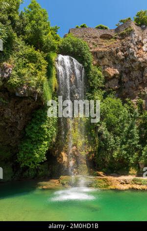 Frankreich, Aveyron, Salles la Source, Wasserfall Stockfoto