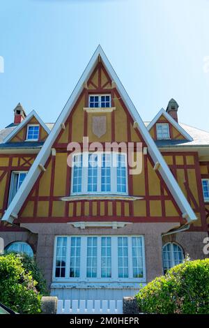 Frankreich, Manche, Cotentin, Agon Coutainville, Badeort Coutainville, Villa am Meer Stockfoto