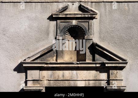 Frankreich, Doubs, Saint Hippolyte, ehemaliges Ursulin-Kloster, 1700 erbaut, Portal Stockfoto