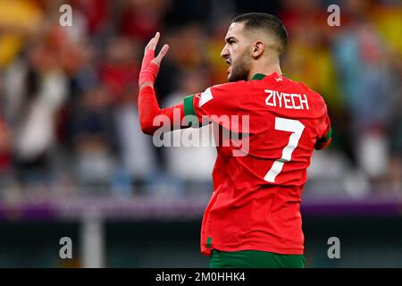 AL RAYYAN, KATAR - DEZEMBER 6: Hakim Ziyech von Marokko reagiert während der Runde 16 - FIFA Weltmeisterschaft Katar 2022 zwischen Marokko und Spanien im Education City Stadium am 6. Dezember 2022 in Al Rayyan, Katar (Foto: Pablo Morano/BSR Agency) Stockfoto