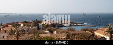 Senegal, Dakar, Gor?e Insel, die von der UNESCO zum Weltkulturerbe erklärt wurde, Blick auf die Kolonialhäuser von der Spitze der Insel Stockfoto
