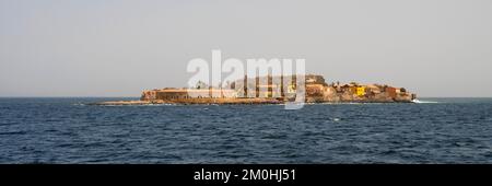 Senegal, Dakar, Insel Gor, die zum UNESCO-Weltkulturerbe gehört, mit Blick auf die Insel Gor, die von Dakar mit dem Boot ankommt Stockfoto