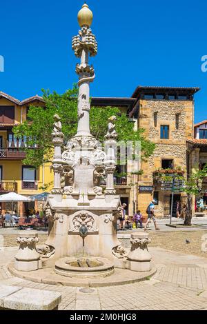 Spanien, Provinz Kantabrien, Comillas, Bühne auf dem Camino del Norte, spanische Wallfahrtsroute nach Santiago de Compostela, Tres Ca?os-Brunnen (drei Kanäle), erbaut im Jahr 1889 Stockfoto