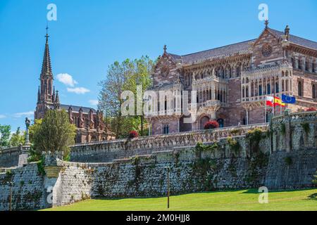 Spanien, Provinz Kantabrien, Comillas, Bühne auf dem Camino del Norte, spanische Wallfahrtsroute nach Santiago de Compostela, Sobrellano-Palast (1888) Stockfoto