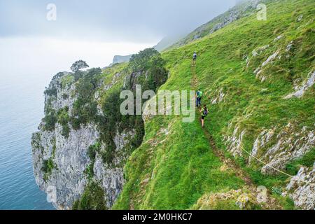 Spanien, Provinz Kantabrien, Ori?on, Wanderung auf einer Variante der spanischen Pilgerroute Camino del Norte nach Santiago de Compostela Stockfoto