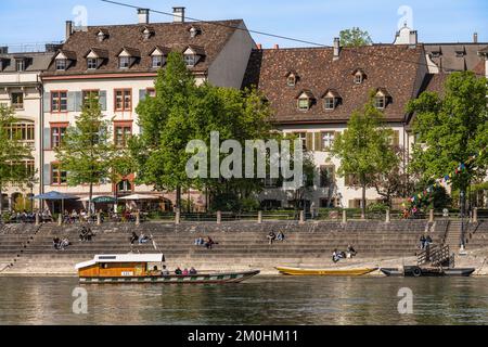 Schweiz, Kanton Basel-Stadt, Basel, das Viertel Klein-Basel am rechten Ufer des Rheins, eine der vier kleinen Fähren, die fhri, die seit dem 19.. Jahrhundert in Betrieb sind und die Ufer des Rheins verbinden Stockfoto