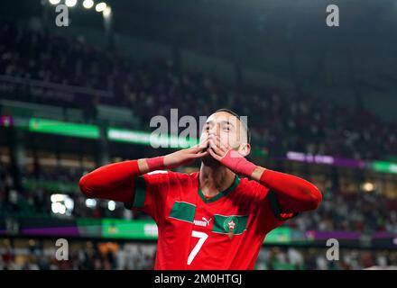 Der marokkanische Hakim Ziyech feiert nach dem Elfmeterschießen des sechzehnten Spiels der FIFA-Weltmeisterschaft im Education City Stadium in Al-Rayyan, Katar. Foto: Dienstag, 6. Dezember 2022. Stockfoto