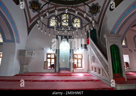 Die Kara Davut Pascha Moschee befindet sich in Uskudar, Türkei. Sie wurde im 16. Jahrhundert erbaut. Stockfoto