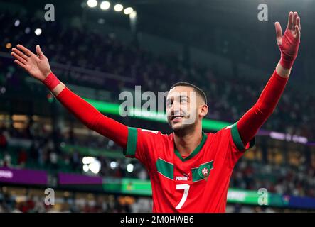 Der marokkanische Hakim Ziyech feiert nach dem Elfmeterschießen des sechzehnten Spiels der FIFA-Weltmeisterschaft im Education City Stadium in Al-Rayyan, Katar. Foto: Dienstag, 6. Dezember 2022. Stockfoto