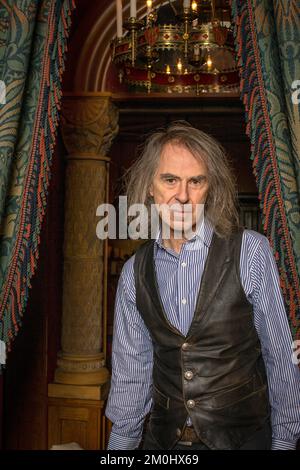 Ivor Braka Kunsthändler in seinem Haus in Cadogan Square, London, Großbritannien Stockfoto