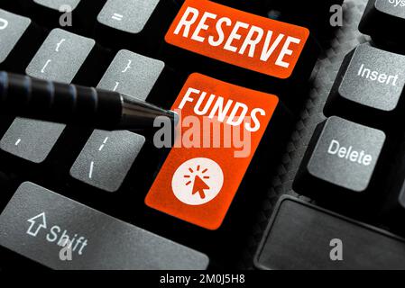 Textzeichen mit „Reserve Funds“. Geld für Konzeptfotos, das von der Bank bereitgestellt wurde, um den gescheiterten Geschäftsplan zu untermauern Stockfoto