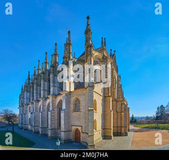 Die reich verzierte gotische Fassade der mittelalterlichen St. Barbara Kathedrale, Kutna Hora, Tschechische Republik Stockfoto
