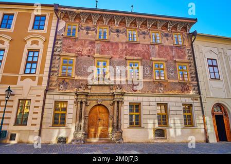 Historisches Stadthaus mit Fresken in der Sultysova-Straße in der Altstadt, Kutna Hora, Tschechische Republik Stockfoto