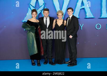 London, Vereinigtes Königreich 6. Dezember, 2022 . Andy Serkis und Lorraine Ashbourne fotografierten im AVATAR The Way of Water World Premiere am Odeon Leicester Square. Kredit: Alan D West/Alamy Live News Stockfoto
