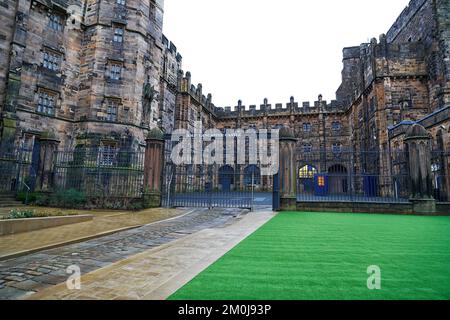 HMP Lancaster Castle in der Stadt Lancaster an einem grauen nassen Tag Stockfoto