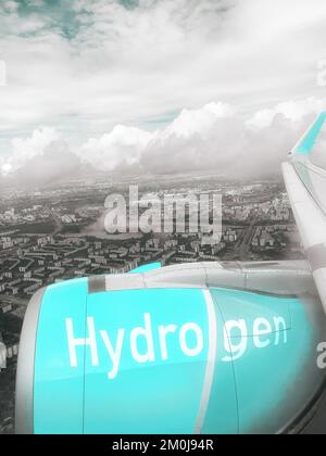 Versuchsflugzeug mit Wasserstoff H2, das über die Großstadt fliegt. Ökologische und erneuerbare Kraftstoffe und Energie Stockfoto