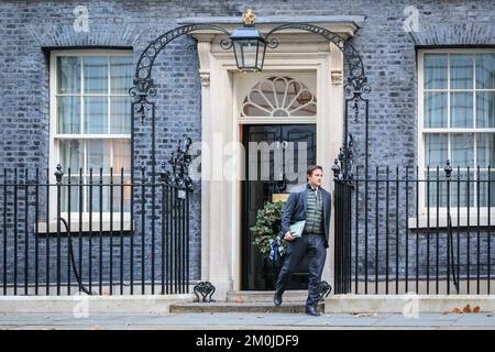 London, Großbritannien. 06.. Dezember 2022. Johnny Mercer, Abgeordneter, Staatsminister, Minister für Veteranenangelegenheiten im Kabinett. Minister der Sunak-Regierung nehmen heute an der wöchentlichen Kabinettssitzung in der Downing Street 10 in Westminster Teil. Kredit: Imageplotter/Alamy Live News Stockfoto