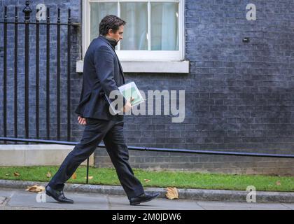 London, Großbritannien. 06.. Dezember 2022. Johnny Mercer, Abgeordneter, Staatsminister, Minister für Veteranenangelegenheiten im Kabinett. Minister der Sunak-Regierung nehmen heute an der wöchentlichen Kabinettssitzung in der Downing Street 10 in Westminster Teil. Kredit: Imageplotter/Alamy Live News Stockfoto