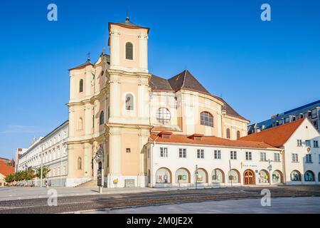 Die barocke Kirche der Heiligen Dreifaltigkeit in der Altstadt von Bratislava, Slowakei Stockfoto