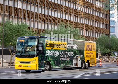 Phoenix, AZ - 10. November 2022: The Mechanical Tree wurde von Popular Science zu einer der 100 größten Innovationen des Jahres gekürt. Der Kohlenstoffbindungsbaum Stockfoto