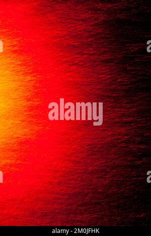 Roter und gelber verlaufender Hintergrund mit verschiedenen Schattierungen und Schwarztönen, Sternenspur, Feuer, Illusion, positiv, Warm, imaginärer Weltraum, imaginärer Stern Stockfoto