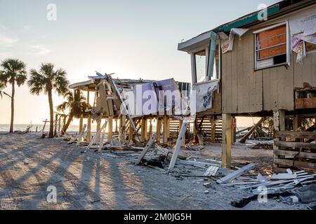 Fort Ft. Myers Beach Florida, Golf von Mexiko Estero Island Estero Boulevard, Haus Häuser Häuser Häuser Eigentum Hurrikan Ian Schaden Zerstörung beschädigt d Stockfoto