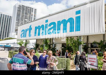 Miami Florida, Art Basel Art Miami Context Show-Veranstaltung vor dem Außeneingang Gebäude, Ausstellungen Ausstellungen Ausstellungsverkauf Verkauf Stockfoto