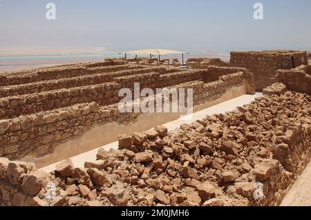 Masada ist eine Festung in Israel, die die Ruinen der letzten Festung des Königreichs Israel umgibt, bevor sie von den Römern vollständig zerstört wurde. Stockfoto