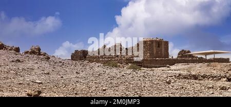 Masada ist eine Festung in Israel, die die Ruinen der letzten Festung des Königreichs Israel umgibt, bevor sie von den Römern vollständig zerstört wurde. Stockfoto