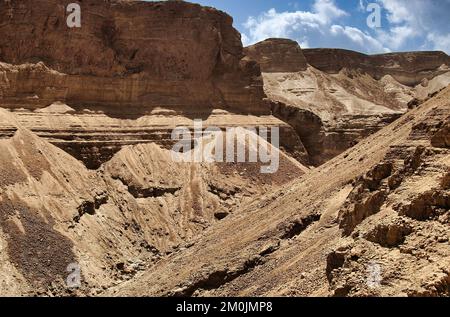 Masada ist eine Festung in Israel, die die Ruinen der letzten Festung des Königreichs Israel umgibt, bevor sie von den Römern vollständig zerstört wurde. Stockfoto