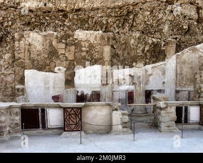 Masada ist eine Festung in Israel, die die Ruinen der letzten Festung des Königreichs Israel umgibt, bevor sie von den Römern vollständig zerstört wurde. Stockfoto