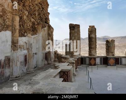 Masada ist eine Festung in Israel, die die Ruinen der letzten Festung des Königreichs Israel umgibt, bevor sie von den Römern vollständig zerstört wurde. Stockfoto