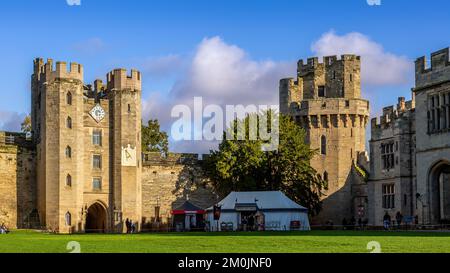 Blick auf das historische Warwick Castle in Warwickshire, England. Stockfoto