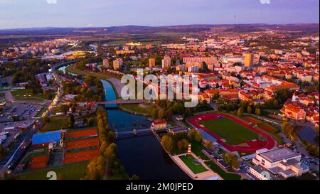 Modernes Viertel von Ceske Budejovice in der Abenddämmerung, Südböhmen-Region Stockfoto