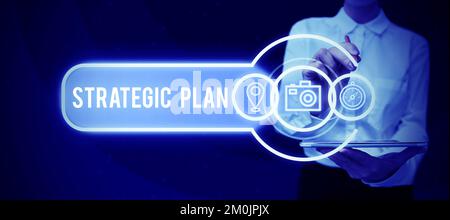 Schreiben mit Anzeige des Textes Strategieplan. Konzeptfoto Ein Prozess, bei dem Strategien definiert und Entscheidungen getroffen werden Stockfoto