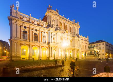 Nachtansicht der hinteren Fassade des Palazzo Carignano, Turin Stockfoto