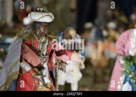 Madrid, Spanien. 6.. Dezember 2022. Mehrere Figuren, die eine Szene des Zauberers König Baltasar darstellen, sind in der traditionellen Weihnachtsszene neapolitanischer Herkunft aus dem 19.. Jahrhundert zu sehen, die im Königlichen Palast von Madrid zu sehen ist. (Kreditbild: © Atilano Garcia/SOPA Bilder über ZUMA Press Wire) Stockfoto