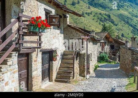 Dorf und Häuser, ponte di legno, italien Stockfoto